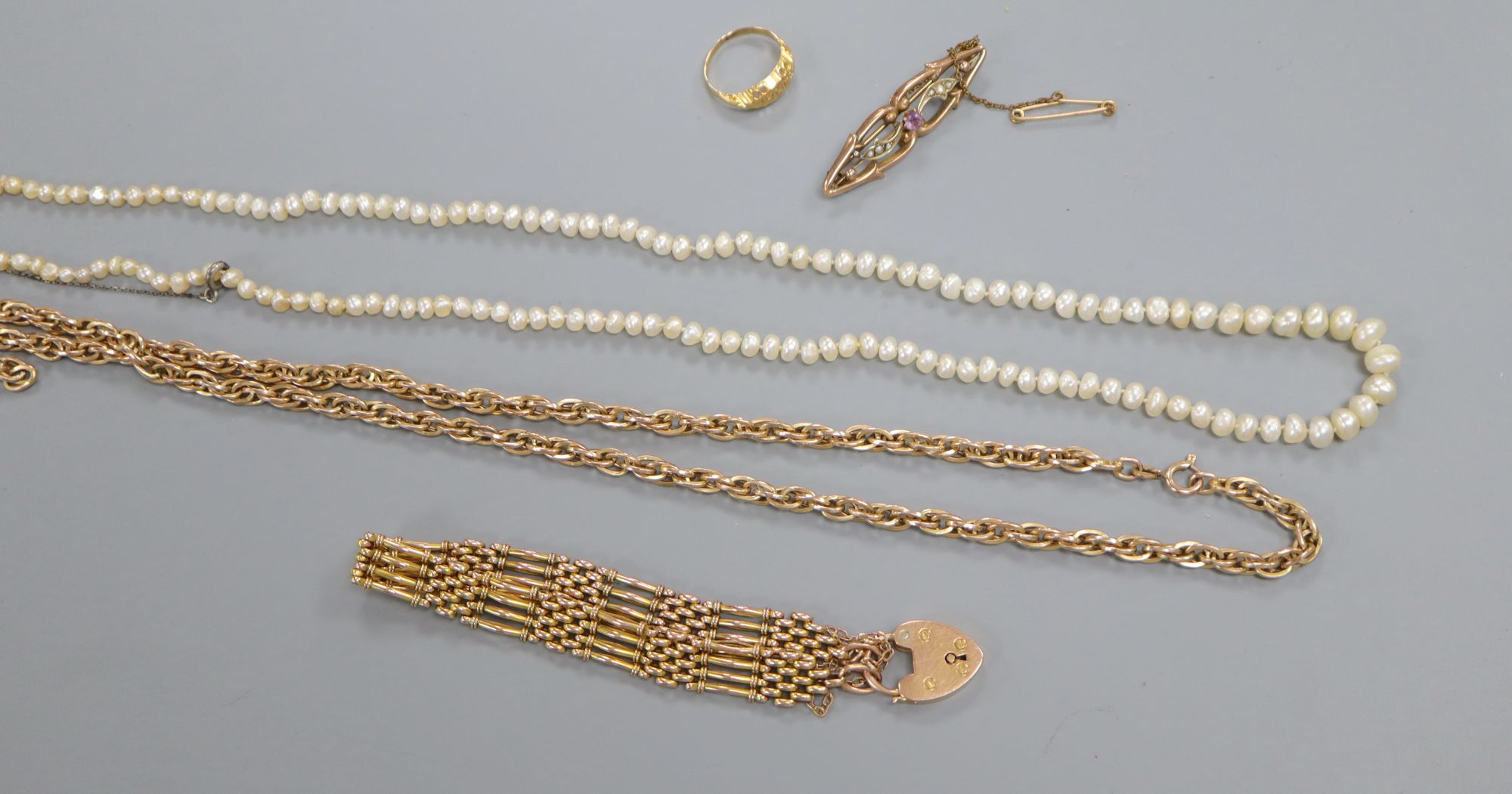Assorted jewellery